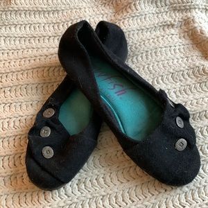 Black Blowfish Flats